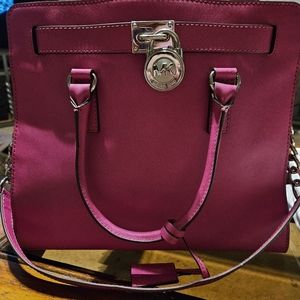 Michael Kors Hamilton Large Shoulder Tote Bag in Fuchsia